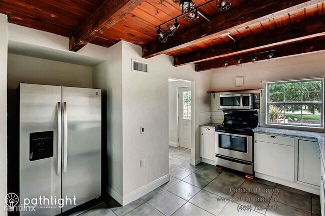 Foto del edificio - 3 br, 2 bath House - 2611 223rd Street Eas...