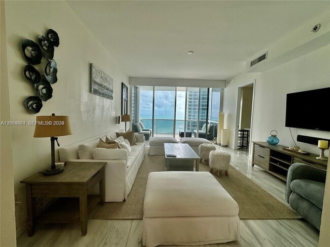 Foto del edificio - 18101 Collins Ave