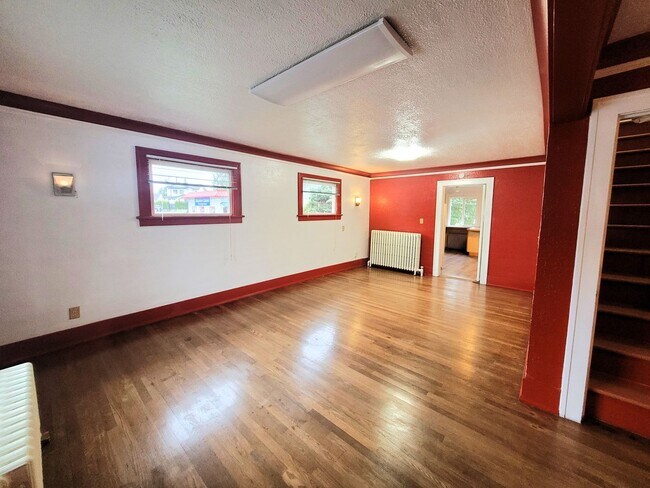 Foto del edificio - Spacious Unique Home in Central Location