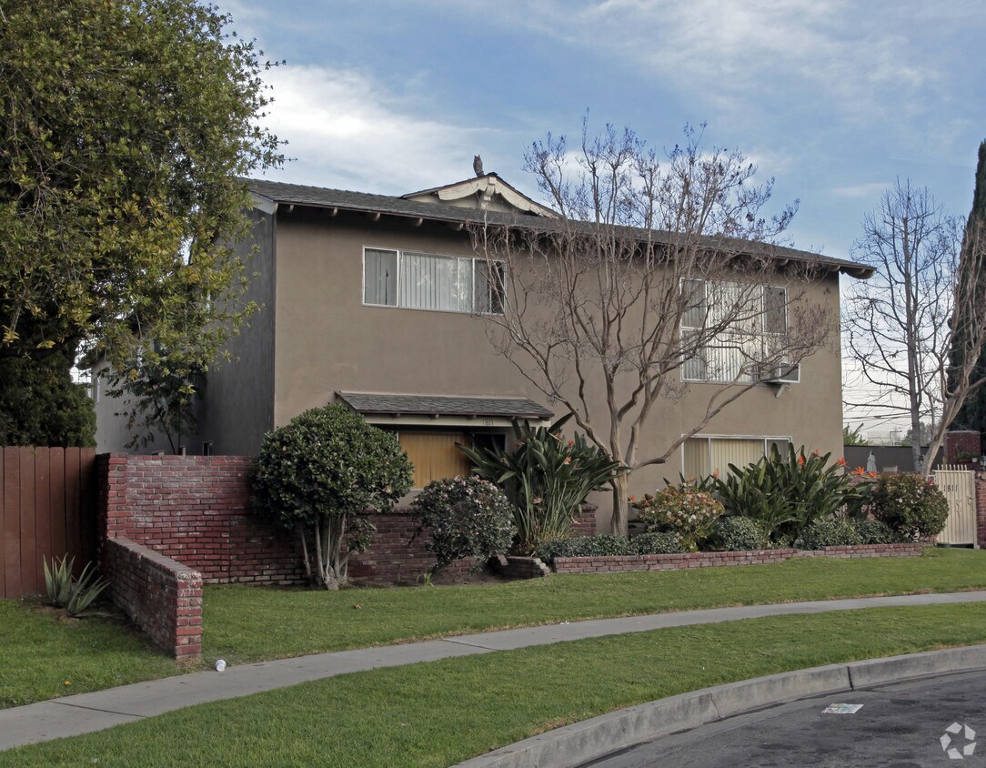 Building Photo - 1811 W Sallie