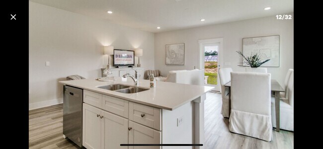 Foto del edificio - 4501 Pendragon Cir