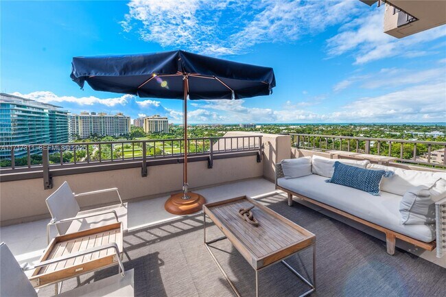 Foto del edificio - 201 Crandon Blvd