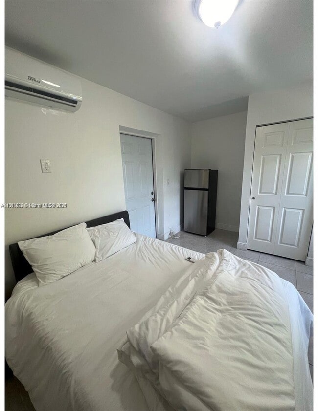 Foto del edificio - 110 SW 64th Ct