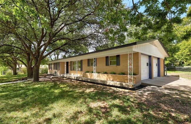 Foto del edificio - 10308 Bluff Bend Dr