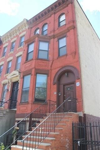 Primary Photo - 557 Bramhall Ave