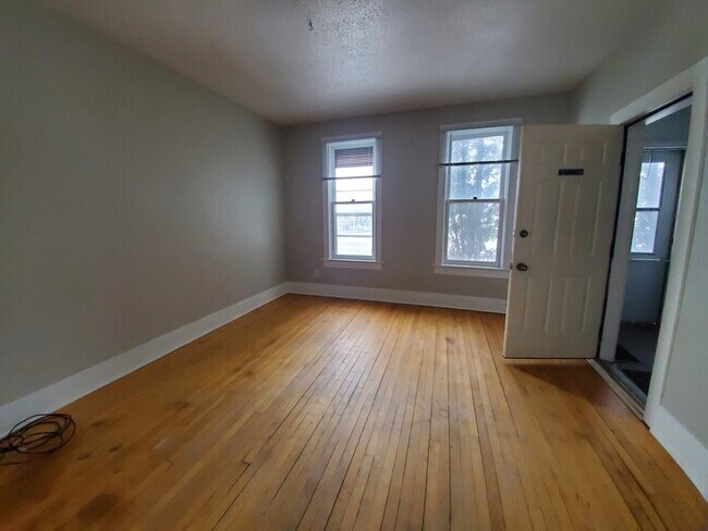Building Photo - 2 Bed/1 Bath Single Family Home