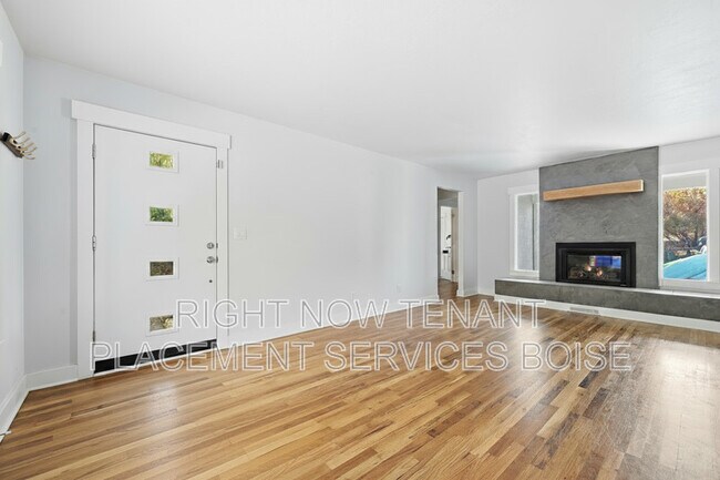 Foto del edificio - 4811 W Rose Hl St