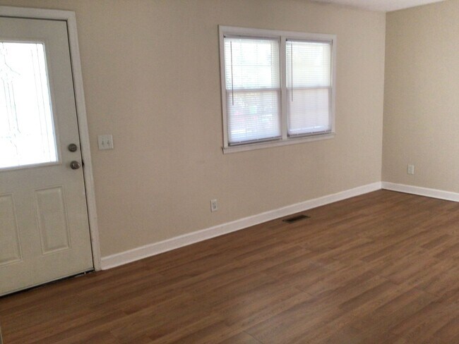 Foto del edificio - Charming 3-Bedroom Home in North Raleigh – Available Now!