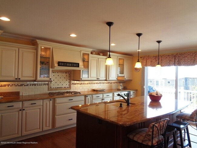 Building Photo - 610 Ocean Ave