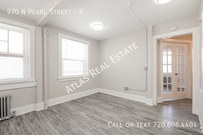 Building Photo - **NEWLY RENOVATED!!!Beautiful Victorian St...