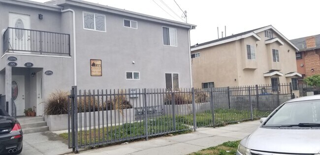Building Photo - 223 E 30th St