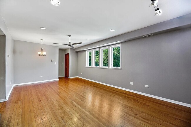 Foto del edificio - 125 Callan Ave