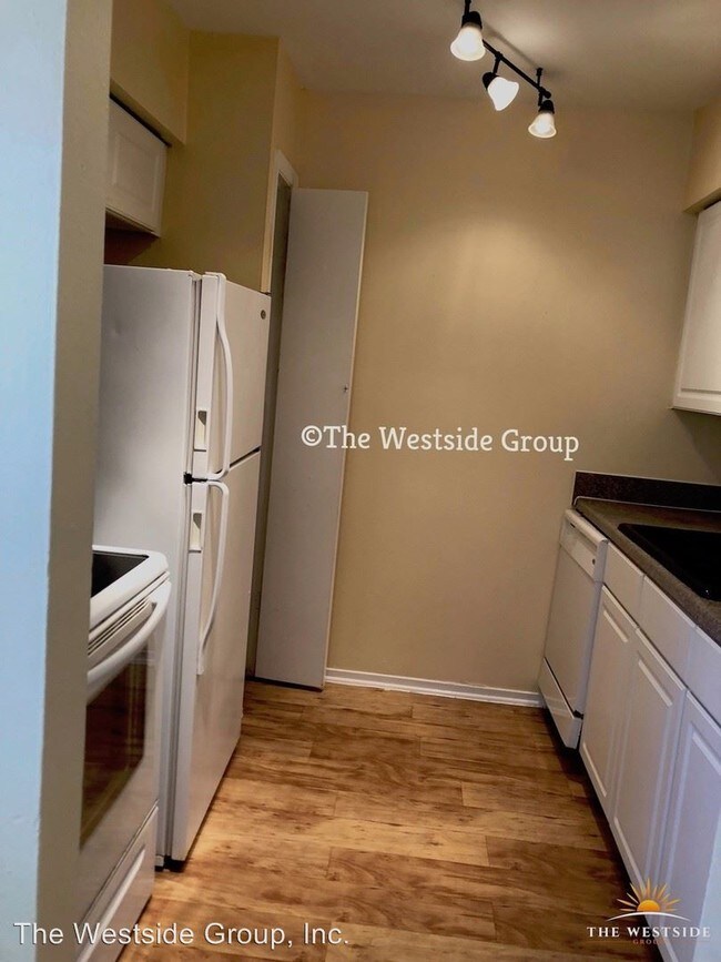 Building Photo - 1 br, 1 bath Apartment - 1911 San Gabriel St