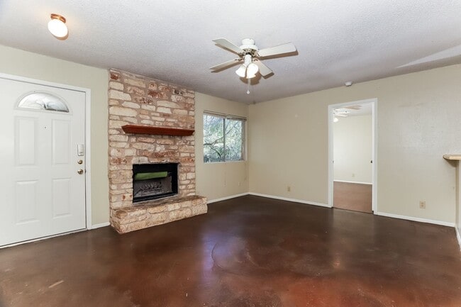 Building Photo - Rare Hill Country Gem | Upgraded Duplex on a Quiet Cul-de-Sac