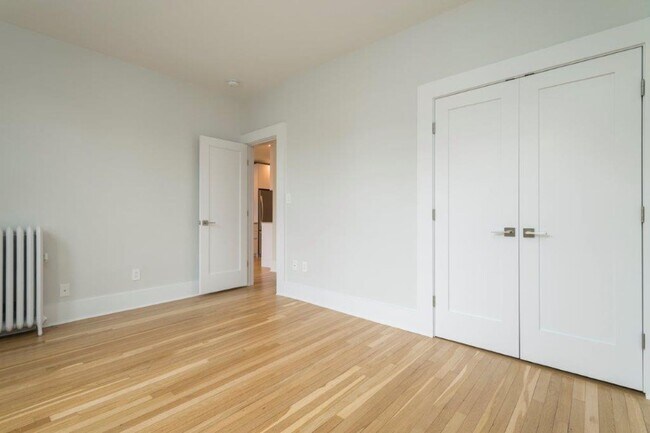 Building Photo - Charming 3 Bedroom-No Broker Fee