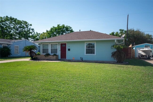 Building Photo - 108 Tarpon Ave