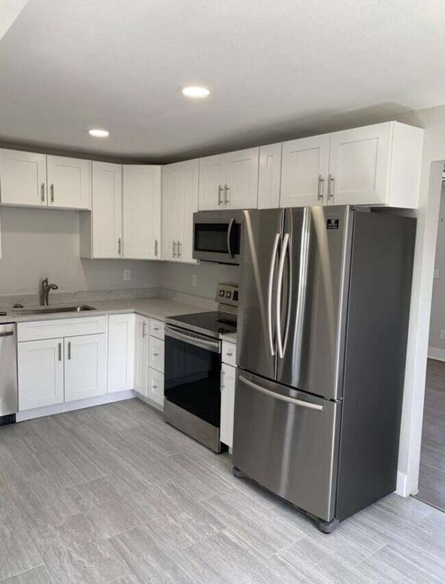 Building Photo - "Charming 3-Bedroom Retreat in Aurora - Cozy 1095 Sq Ft Home Ready for You!"