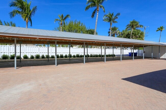 Building Photo - ** CARRIAGE CLUB PRIVATE CONDO ON THE BEAC...