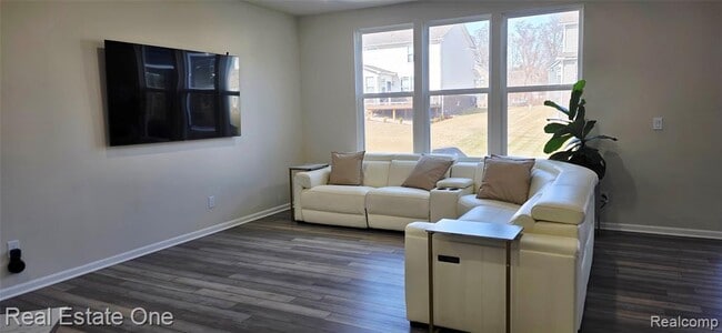 Building Photo - 2720 Tulip Wy