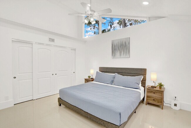 Foto del edificio - 1344 Periwinkle Pl