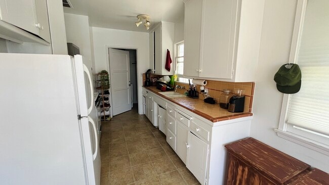 Kitchen - 2100 S Beverly Glen Blvd