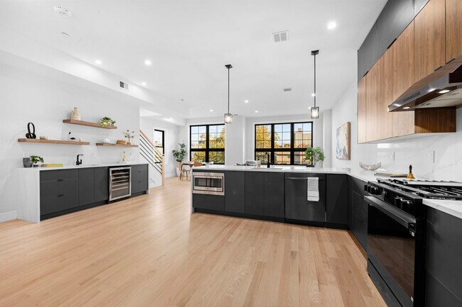 Building Photo - 165 Delaware Ave