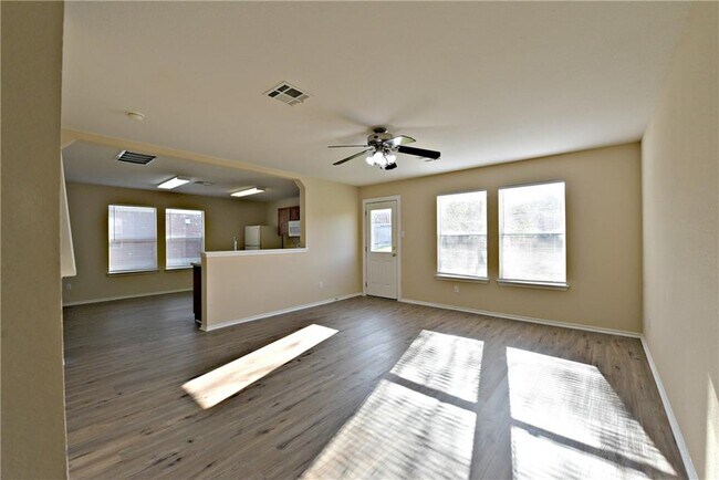Building Photo - 105 Mesa Dr