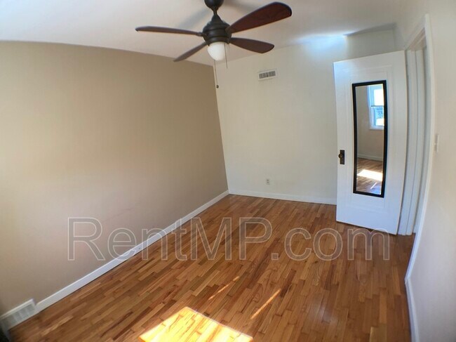 Foto del edificio - 524 E Broadway St