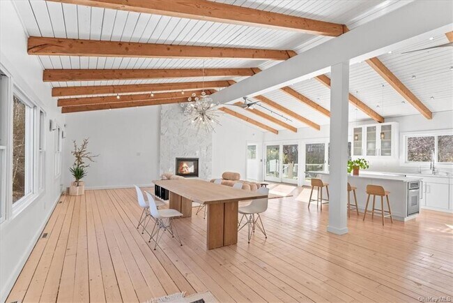 Foto del edificio - 210 Roses Grove Rd