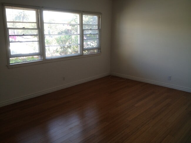 Building Photo - 1301 Arizona Ave