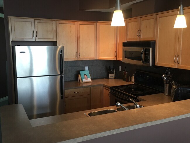 Photo du bâtiment - 2-116 Rockyledge Vw NW