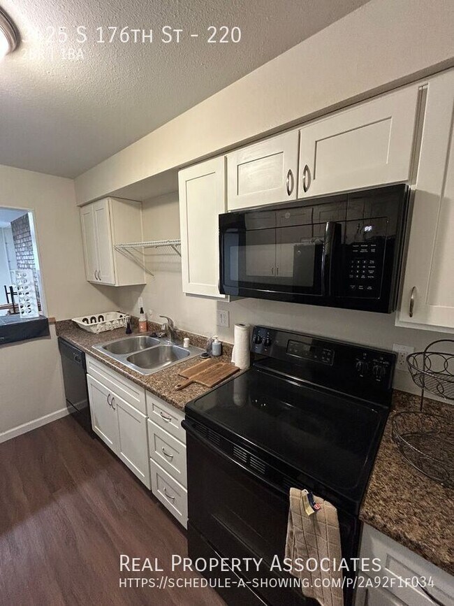 Foto del edificio - 3425 S 176th St