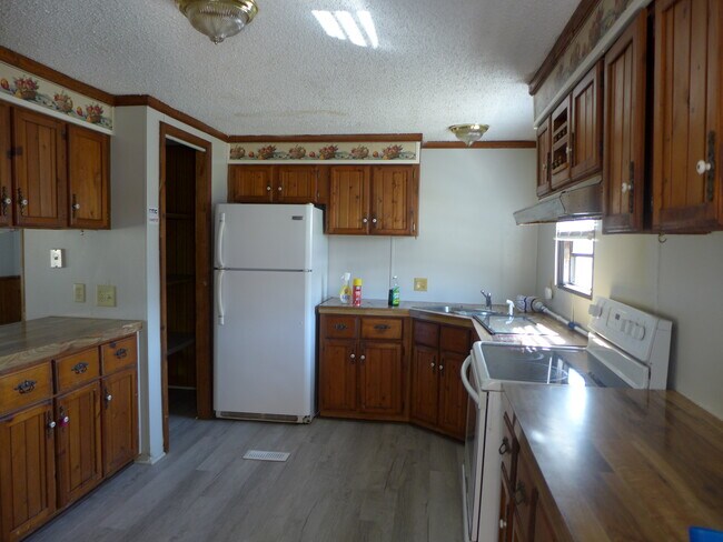 Foto del edificio - 1114 Grantham School Rd