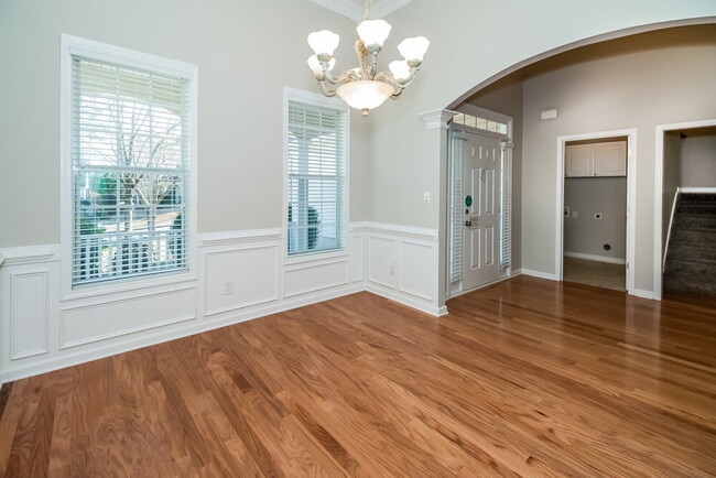 Building Photo - 329 Westhill Dr
