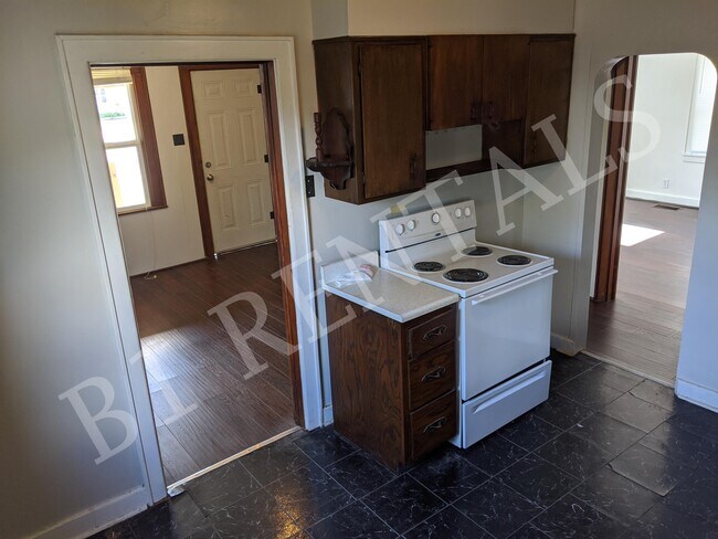 Foto del edificio - 724 N Elm St