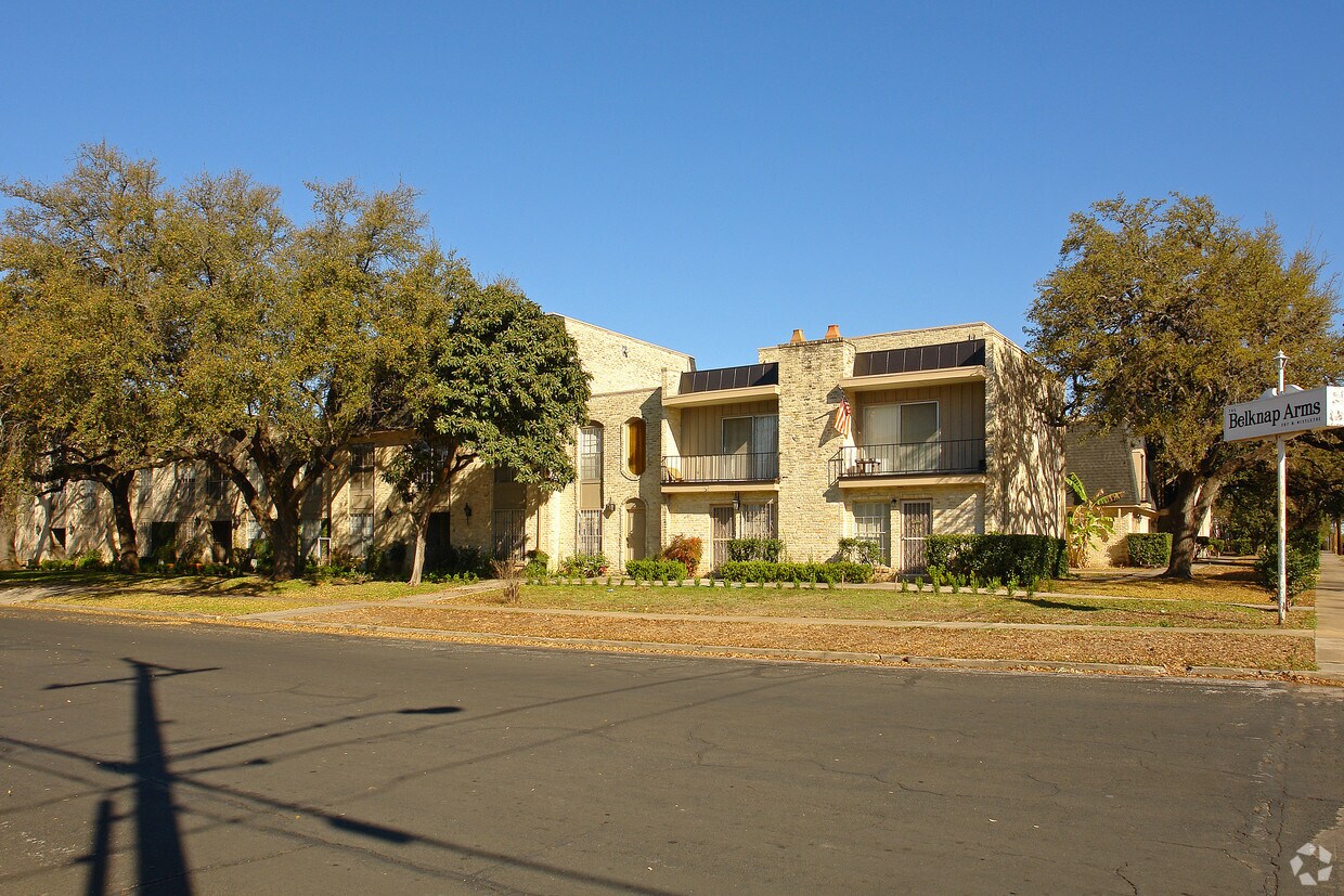 Belknap Arms Apartments - 307 W Mistletoe