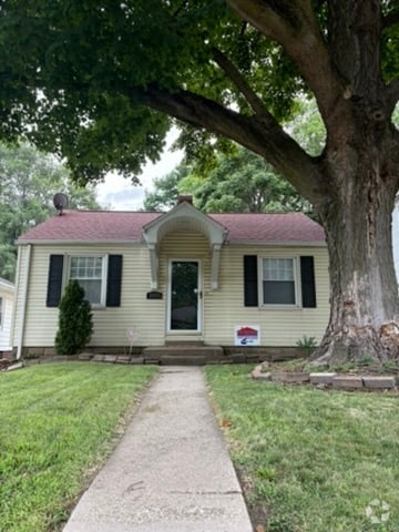 Building Photo - 2409 S 11th St