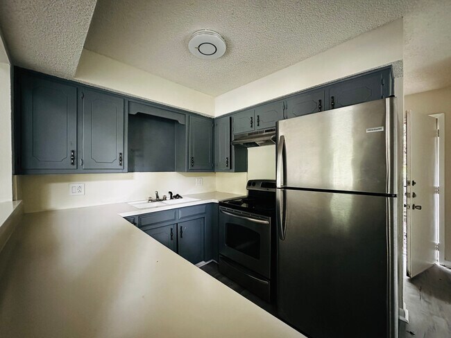 Building Photo - 1203 W Texas St