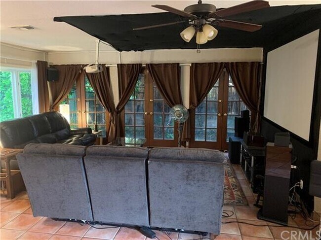 Foto del edificio - 505 N Yucca Ridge Rd