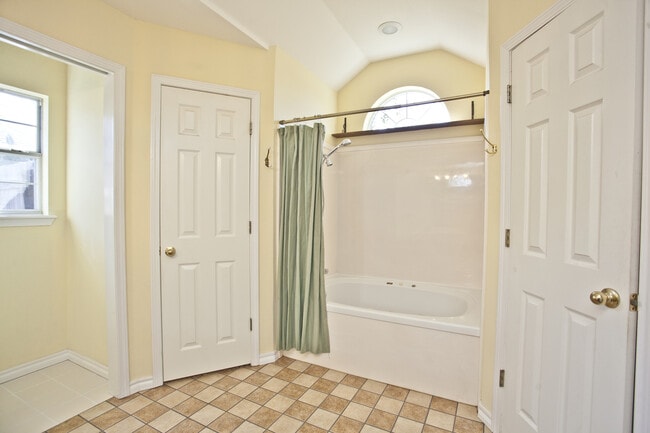 Building Photo - *** 304 Old Forge Drive***