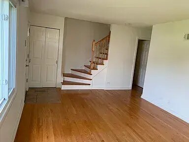 Foto del edificio - BEAUTIFUL LARGE 3 BED TOWNHOUSE WITH IN-UNIT LAUNDRY!