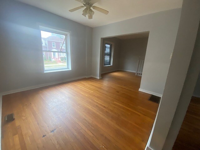 Foto principal - 1615 W 61st St