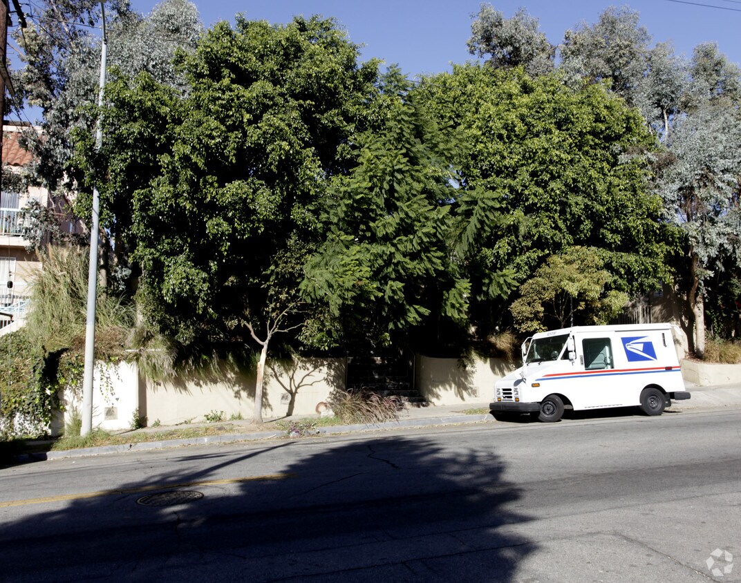 Building Photo - 3951-3953 3/4 Melrose Ave