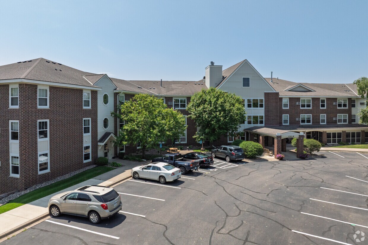 Primary Photo - Rivertown Court