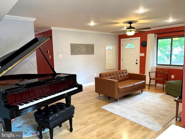 Foto del edificio - 8405 Mina Loma Ct