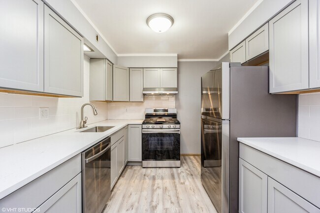 Foto del edificio - 7537 W Higgins Rd
