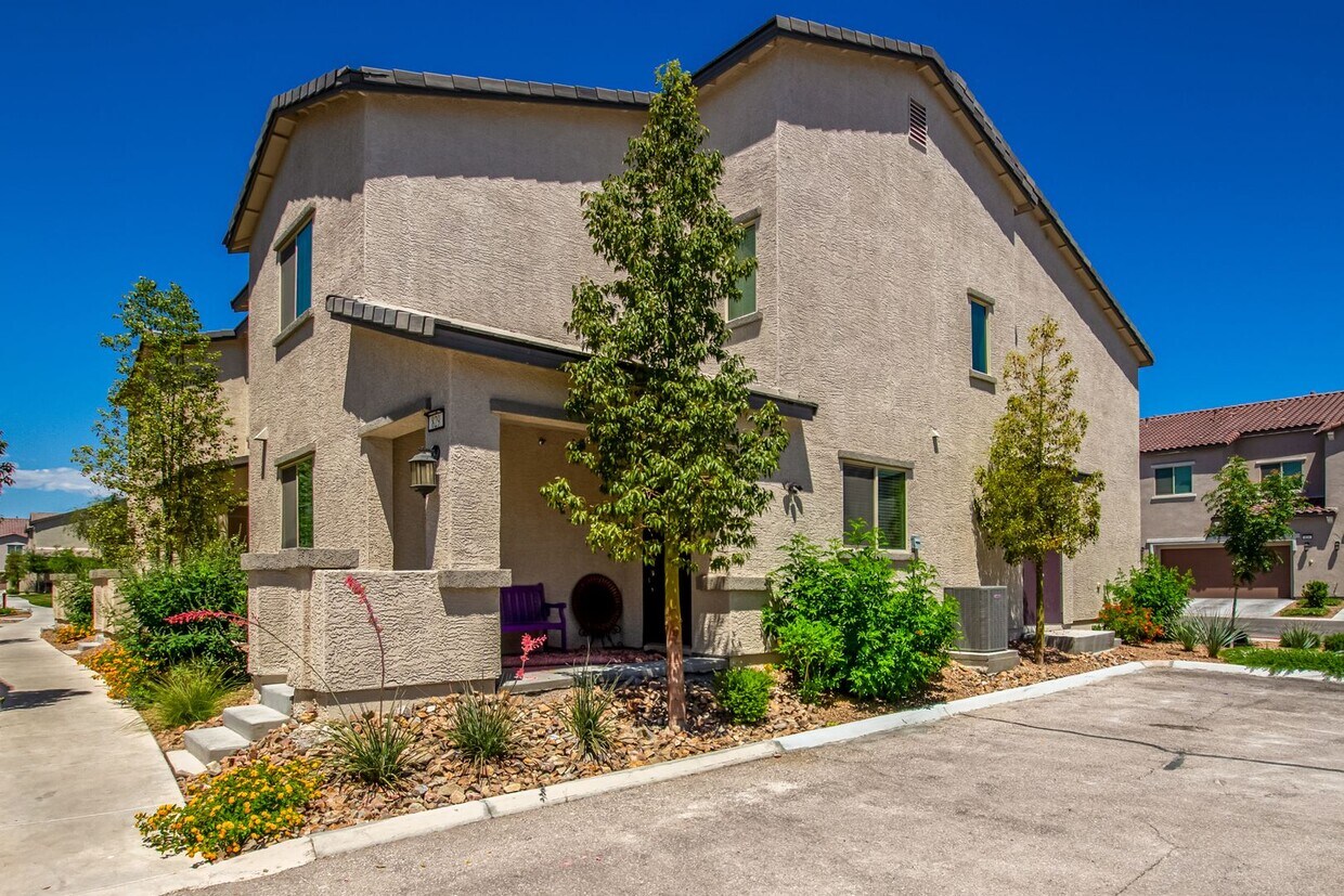 Primary Photo - Beautiful corner lot townhome with custom ...
