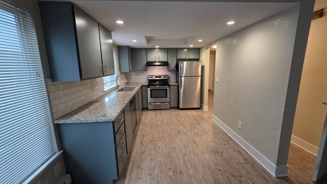Building Photo - Open Concept Townhome with Balcony