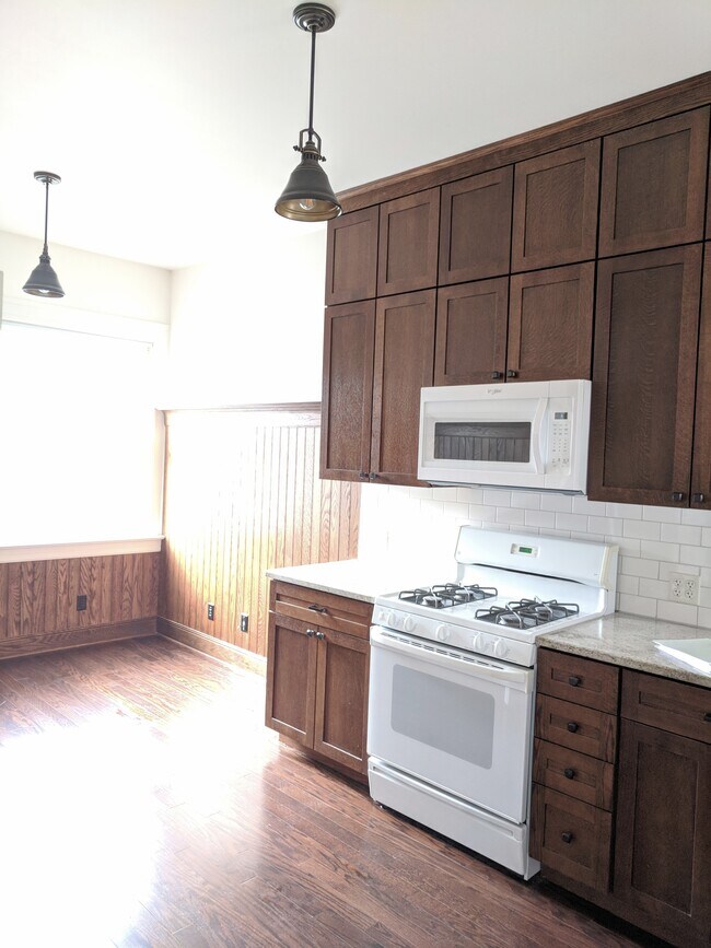 Kitchen and dining area - 328 Lexington St