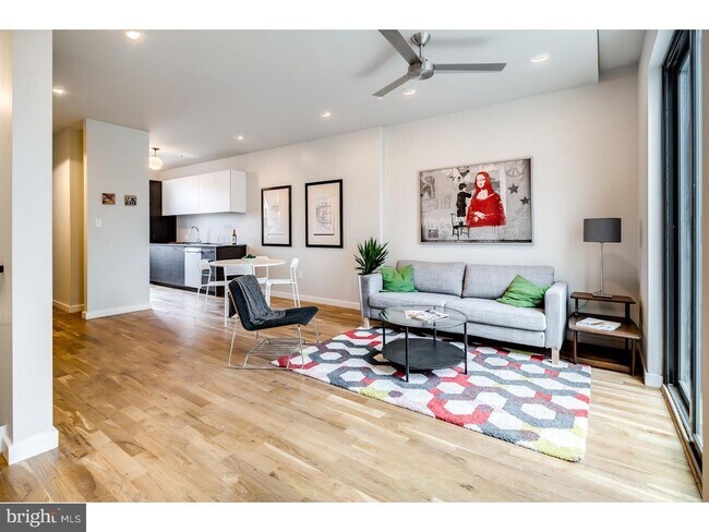 Foto del edificio - 1308 N Hope St